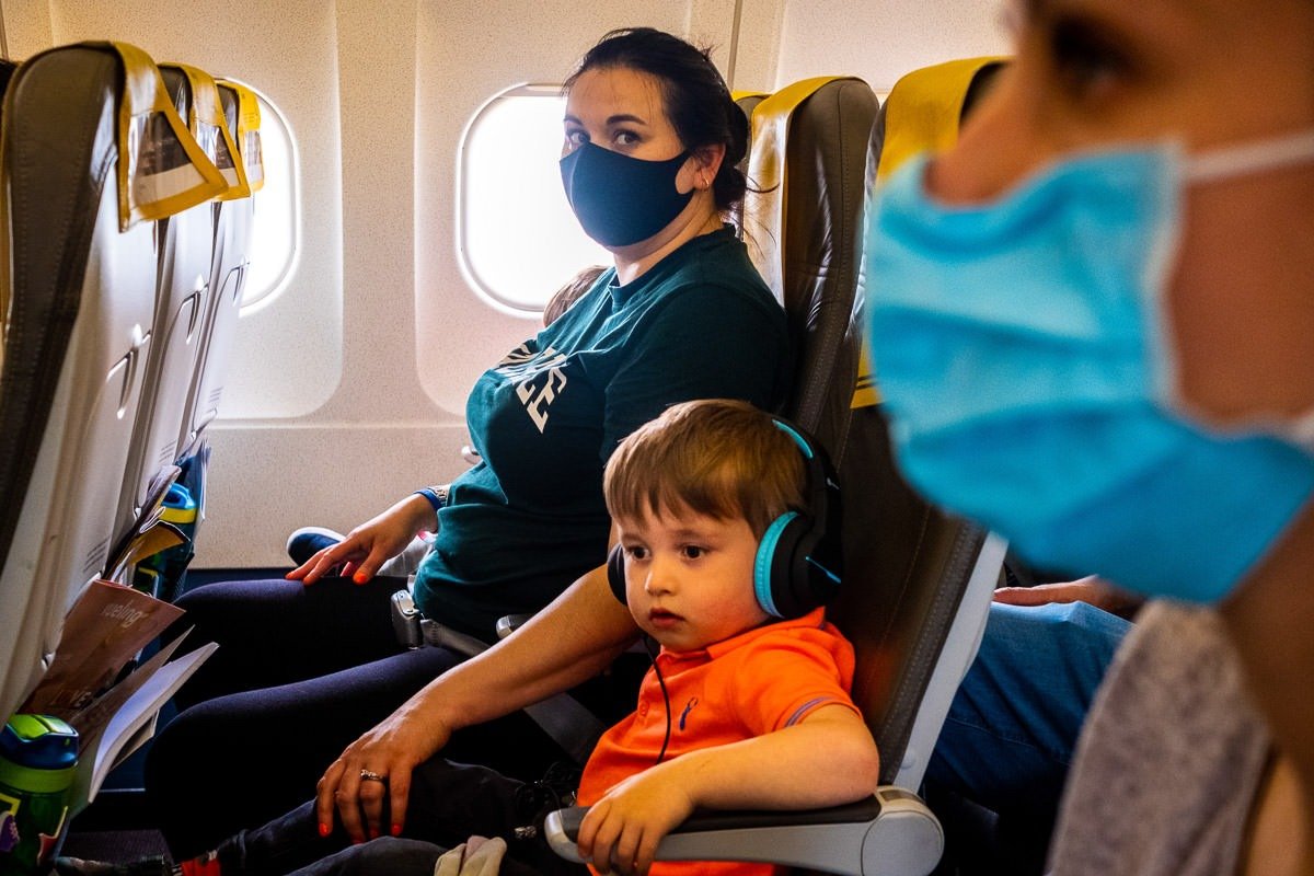 Passengers on flight to Barcelona for family holiday in Vilanova i la Geltrú