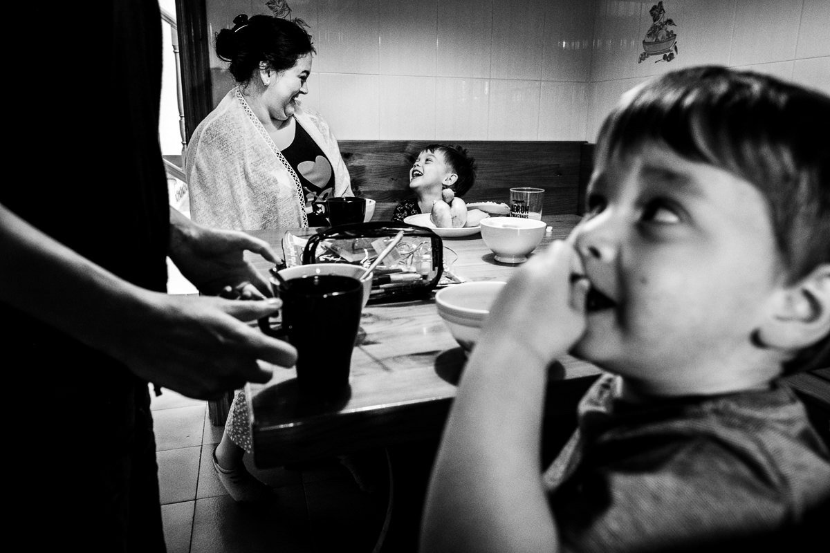 Child and adult laugh during breakfast at Vilanova i la Geltrú villa